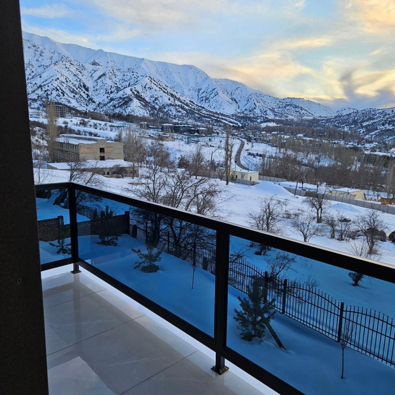Panorama Lux Guest House Chimgan Exterior photo