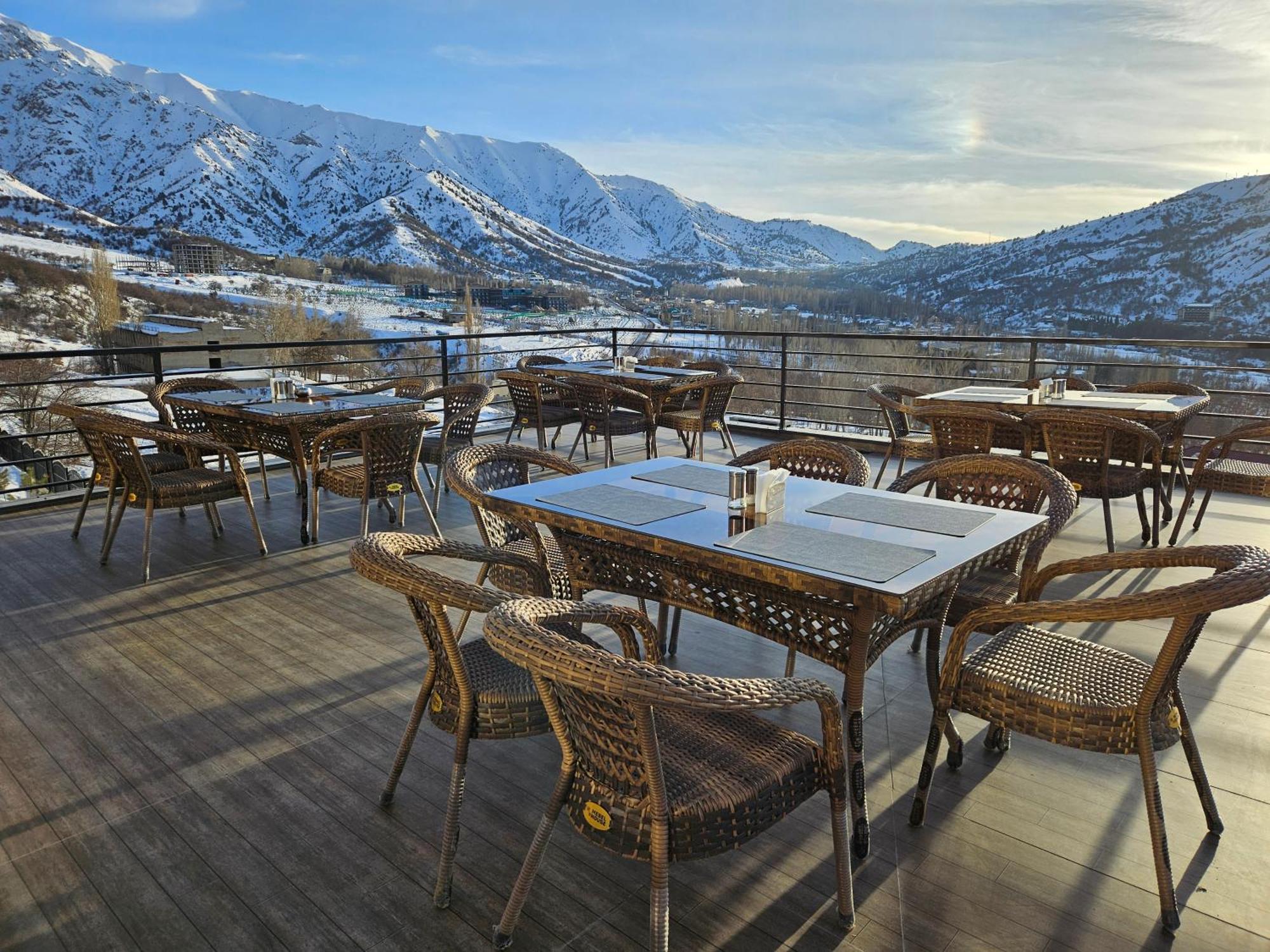 Panorama Lux Guest House Chimgan Exterior photo